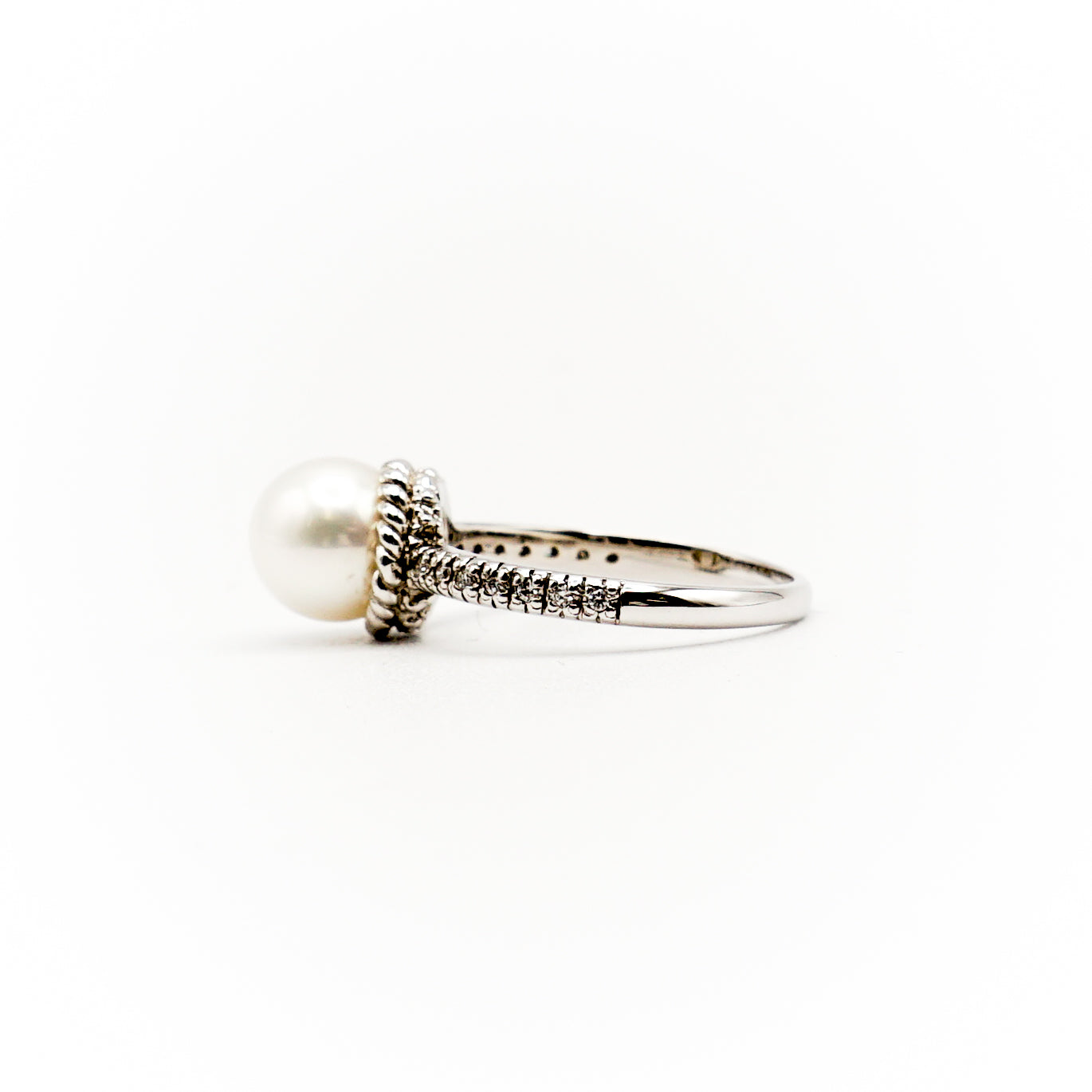 14k White Gold Pearl and Diamond Ring - Le Vive Jewelry in Riverside