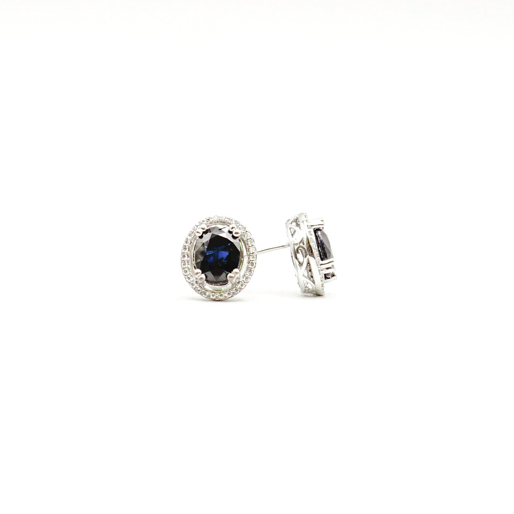 14K White Gold Natural Oval Blue Sapphire 10x8mm with Oval Halo Diamonds - Le Vive Jewelry in Riverside
